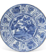 Plates. A LARGE CHINESE EXPORT PORCELAIN BLUE AND WHITE 'KRAAK' CHARGER