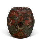 A CHINESE POLYCHROME-DECORATED WOOD GARDEN SEAT - Foto 1