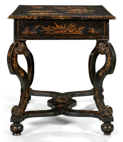 A WILLIAM AND MARY BLACK, GILT AND POLYCHROME-JAPANNED SIDE TABLE - Foto 2