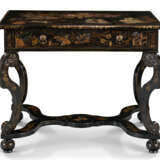 A WILLIAM AND MARY BLACK, GILT AND POLYCHROME-JAPANNED SIDE TABLE - фото 5
