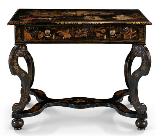 A WILLIAM AND MARY BLACK, GILT AND POLYCHROME-JAPANNED SIDE TABLE - photo 5