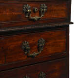 AN EARLY GEORGE III MAHOGANY PARTNER'S DESK - фото 7