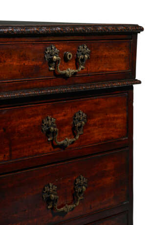 AN EARLY GEORGE III MAHOGANY PARTNER'S DESK - фото 7