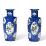 A PAIR OF CHINESE FAMILLE VERTE AND POWDER BLUE VASES - фото 1