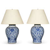A PAIR OF CHINESE EXPORT PORCELAIN BLUE AND WHITE JARS, MOUNTED AS LAMPS - photo 2