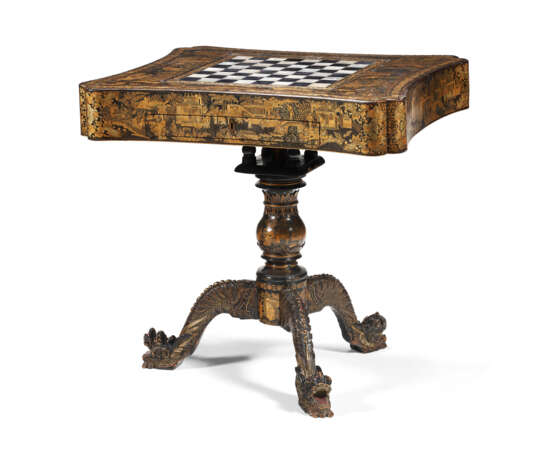A CHINESE EXPORT BLACK-AND-GILT LACQUER GAMES TABLE - Foto 1