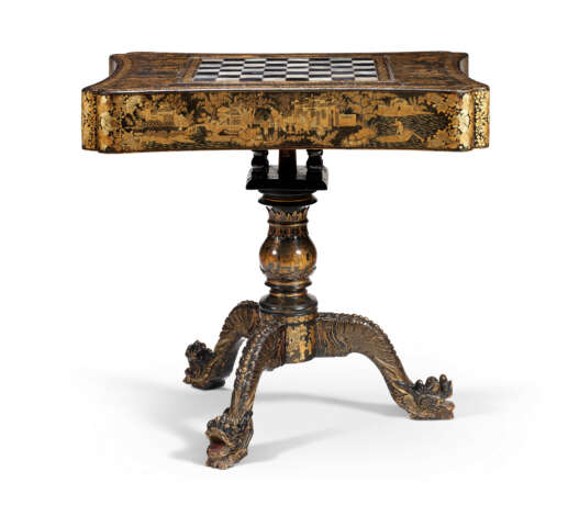 A CHINESE EXPORT BLACK-AND-GILT LACQUER GAMES TABLE - Foto 3