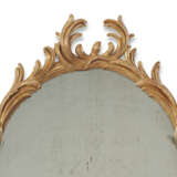 A PAIR OF GEORGE III STYLE GILTWOOD MIRRORS - Foto 6