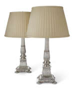 Silver plate. A PAIR OF ENGLISH SHEFFIELD-PLATED TABLE LAMPS