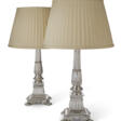 A PAIR OF ENGLISH SHEFFIELD-PLATED TABLE LAMPS - Auktionsarchiv
