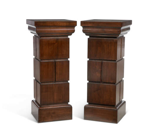 A PAIR OF ITALIAN EBONIZED AND SPECIMEN MARBLE OBELISKS - Foto 8