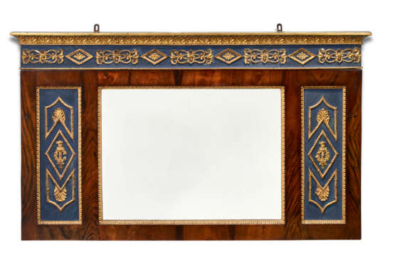 A NORTH ITALIAN WALNUT, BLUE-PAINTED AND PARCEL-GILT OVERMANTEL MIRROR - Foto 1