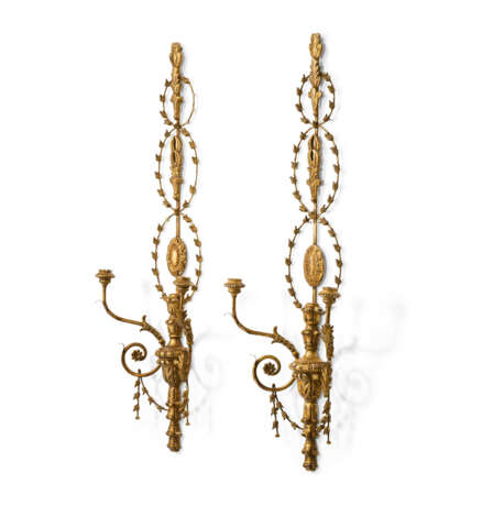 A PAIR OF ITALIAN GILTWOOD AND GILT-METAL TWIN-BRANCH WALL-LIGHTS - Foto 4
