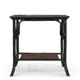 A LACQUER INSET GILT, BLACK AND RED PAINTED TWO-TIER SIDE TABLE - Foto 4