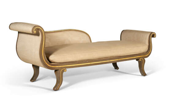 A REGENCY GREEN-PAINTED AND PARCEL-GILT CHAISE LONGUE - photo 3