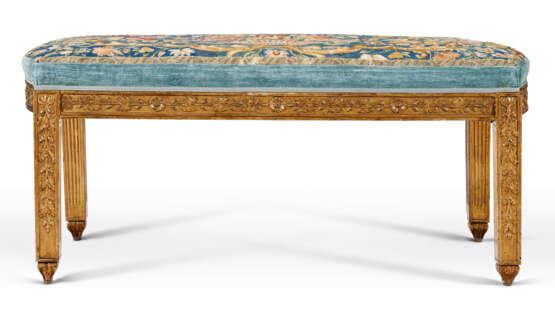 AN ITALIAN GILT-WALNUT BENCH - Foto 1