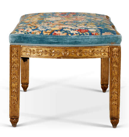 AN ITALIAN GILT-WALNUT BENCH - Foto 3