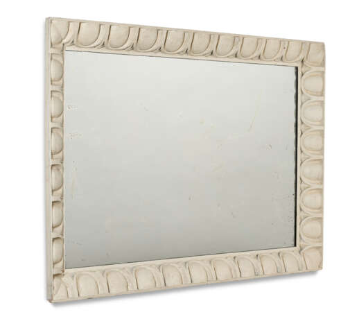 A NORTH EUROPEAN WHITE-PAINTED ARCHITECTURAL MIRROR - Foto 4