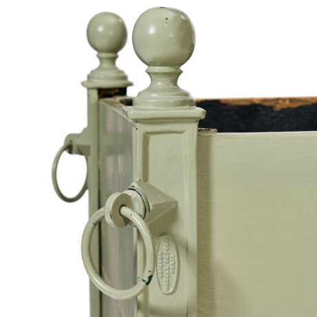 A FRENCH GREEN-PAINTED CASTON IRON AND BEECH JARDINIÈRE - фото 4
