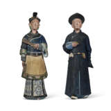 A PAIR OF CHINESE EXPORT POLYCHROME-DECORATED NODDING HEAD FIGURES - фото 2