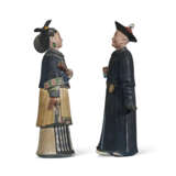 A PAIR OF CHINESE EXPORT POLYCHROME-DECORATED NODDING HEAD FIGURES - фото 3