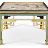 A GREEN-PAINTED, PARCEL-GILT, AND EBONIZED LOW TABLE - Foto 3
