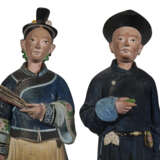 A PAIR OF CHINESE EXPORT POLYCHROME-DECORATED NODDING HEAD FIGURES - Foto 6
