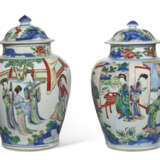 TWO CHINESE WUCAI JARS AND COVERS - photo 3