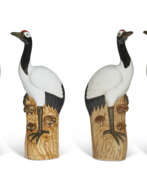 Spielzeug und Modelle. TWO PAIRS OF CHINESE EXPORT PORCELAIN MODELS OF CRANES