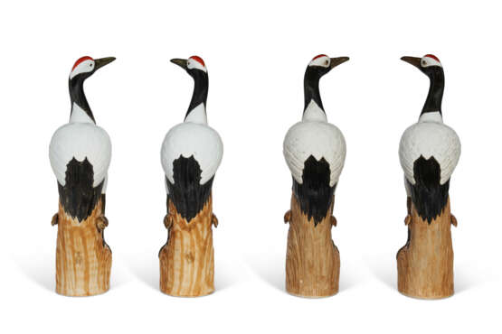 TWO PAIRS OF CHINESE EXPORT PORCELAIN MODELS OF CRANES - photo 3