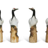 TWO PAIRS OF CHINESE EXPORT PORCELAIN MODELS OF CRANES - Foto 4