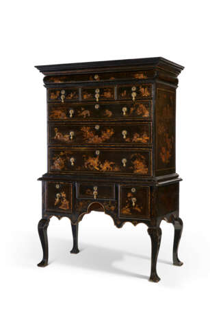 A GEORGE I BLACK, GILT, AND POLYCHROME JAPANNED AND PARCEL-GILT CHEST-ON-STAND - photo 2