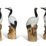TWO PAIRS OF CHINESE EXPORT PORCELAIN MODELS OF CRANES - Foto 5