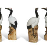 TWO PAIRS OF CHINESE EXPORT PORCELAIN MODELS OF CRANES - фото 5