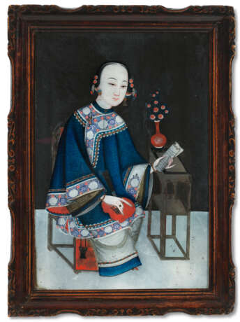 A CHINESE EXPORT REVERSE-PAINTED MIRROR - фото 1