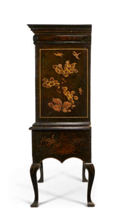 A GEORGE I BLACK, GILT, AND POLYCHROME JAPANNED AND PARCEL-GILT CHEST-ON-STAND - photo 3