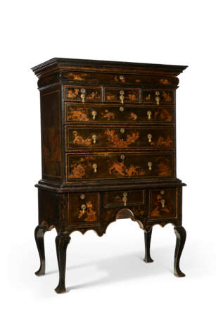 A GEORGE I BLACK, GILT, AND POLYCHROME JAPANNED AND PARCEL-GILT CHEST-ON-STAND - photo 5