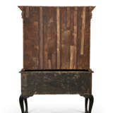 A GEORGE I BLACK, GILT, AND POLYCHROME JAPANNED AND PARCEL-GILT CHEST-ON-STAND - фото 6