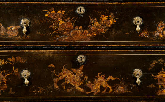 A GEORGE I BLACK, GILT, AND POLYCHROME JAPANNED AND PARCEL-GILT CHEST-ON-STAND - фото 7
