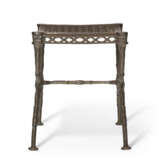 A FRENCH CAST-IRON 'CURULE' STOOL - Foto 3