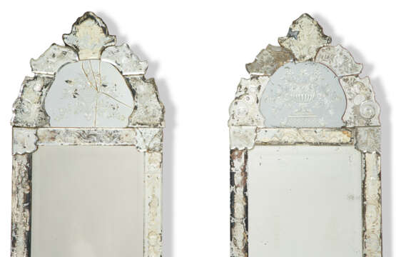A PAIR OF NORTH EUROPEAN ENGRAVED GLASS MIRRORS - фото 2