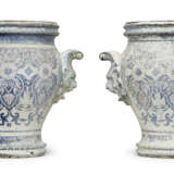 A PAIR OF FRENCH WHITE AND BLUE-PAINTED CAST-IRON JARDINIERES - фото 5