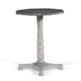 AN ITALIAN MARBLE OCCASIONAL TABLE - фото 4