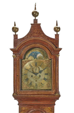 A GEORGE III SCARLET, GILT, AND POLYCHROME-JAPANNED LONG-CASE CLOCK - photo 2