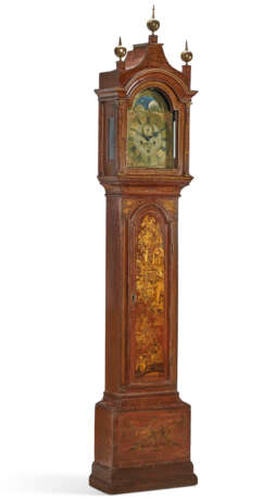 A GEORGE III SCARLET, GILT, AND POLYCHROME-JAPANNED LONG-CASE CLOCK - фото 3