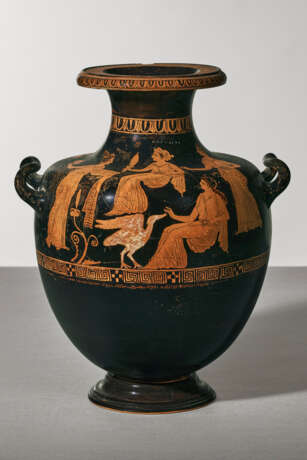 AN ATTIC RED-FIGURED HYDRIA - Foto 1