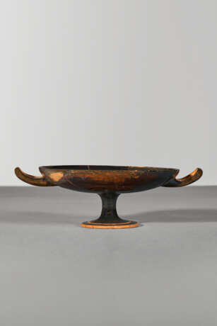 AN ATTIC RED-FIGURED KYLIX - photo 2