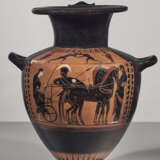 AN ATTIC BLACK-FIGURED HYDRIA - Foto 1