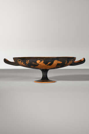 AN ATTIC RED-FIGURED KYLIX - фото 5