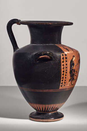 AN ATTIC BLACK-FIGURED HYDRIA - Foto 2